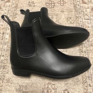 A New Day Chelsea Rain Boots Size 8